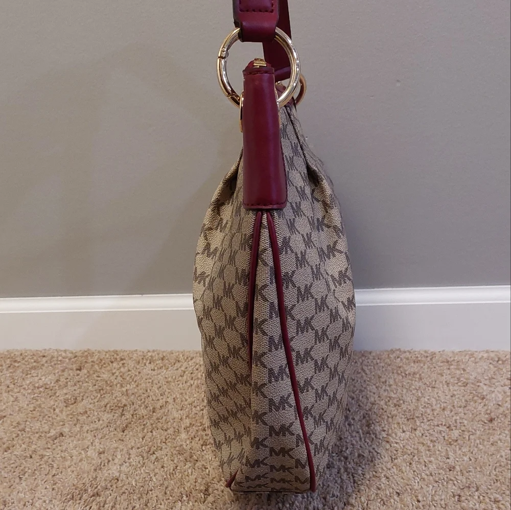 MICHAEL KORS Signature Jet Set Large Shoulder Bag